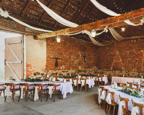 Wedding in Barn Venue